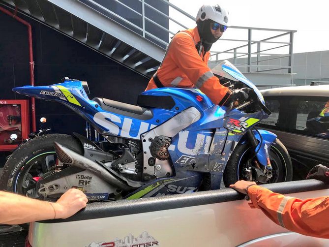 Big Crash Alex Rins Suzuki Chang International Circuit Buriram, in Thailandia