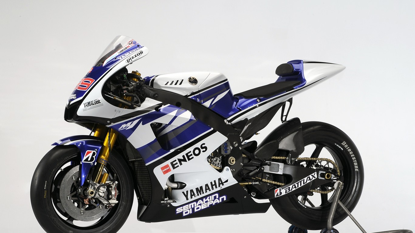 Yamaha M1 2012