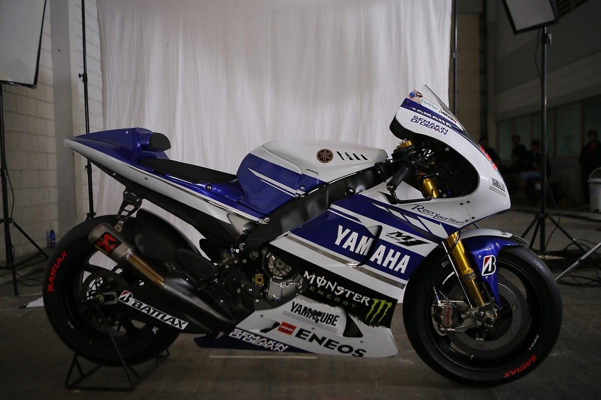 YAMAHA M1 2014