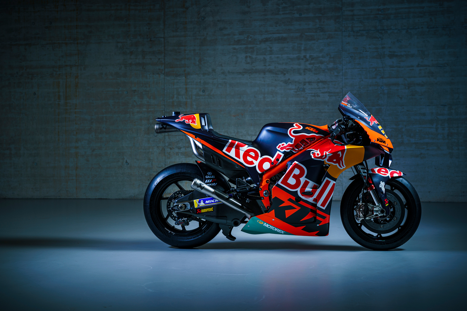 KTM e Tech3 mantêm pinturas e apresentam motos para temporada 2022