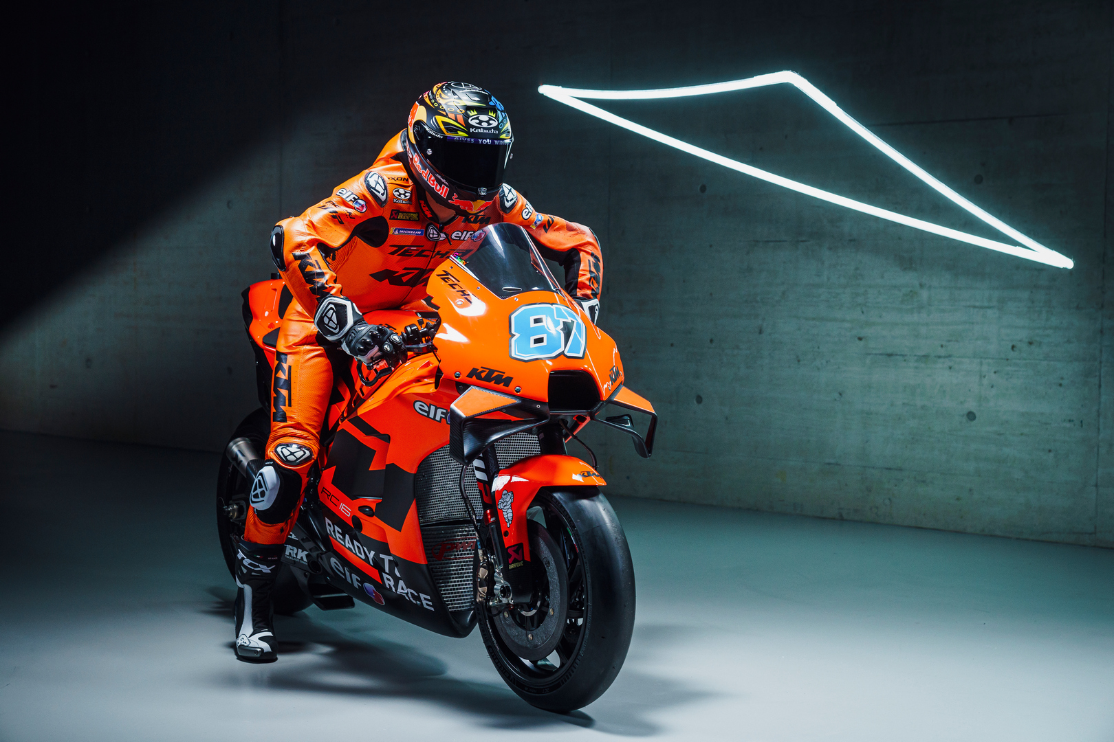 KTM e Tech3 mantêm pinturas e apresentam motos para temporada 2022