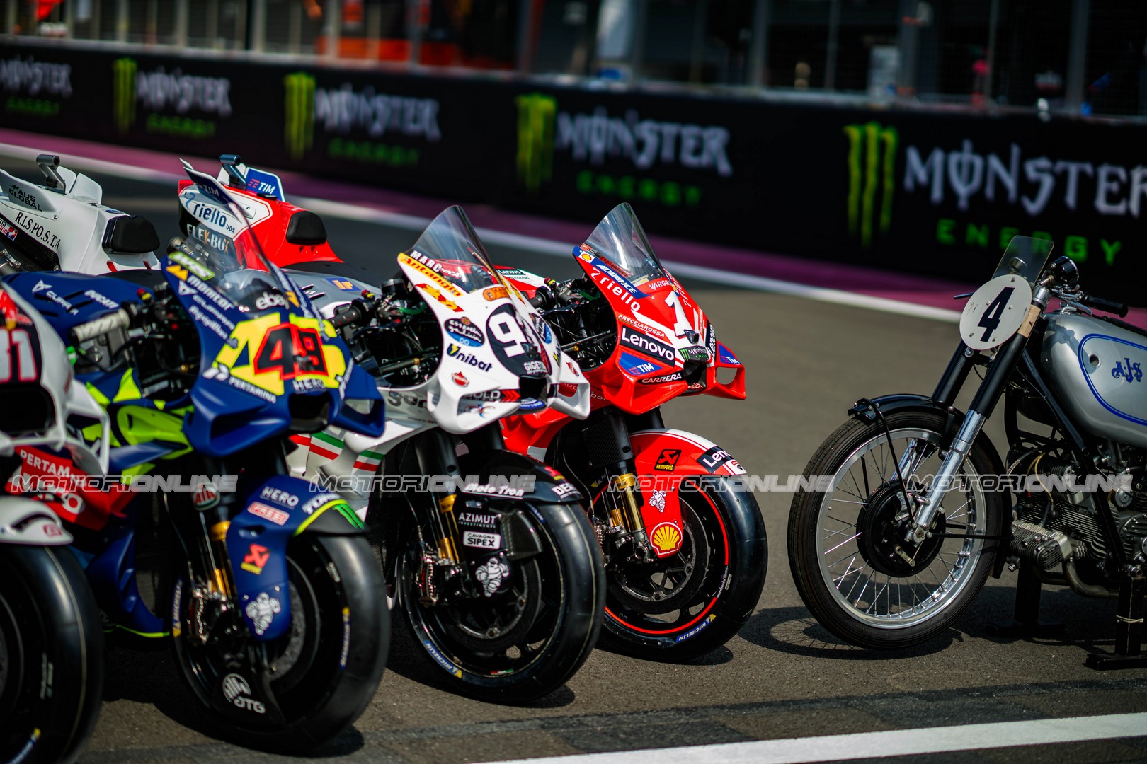 MotoGP Silverstone Livree-Vintage-75