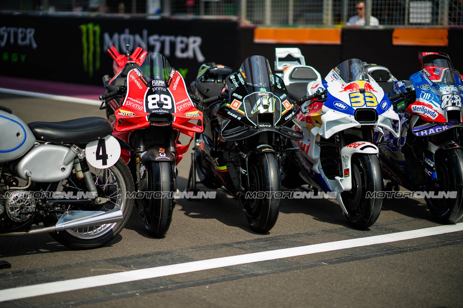 MotoGP Silverstone Livree-Vintage-75