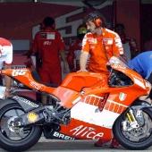 MotoGP – Capirossi già velocissimo con la Ducati 800!