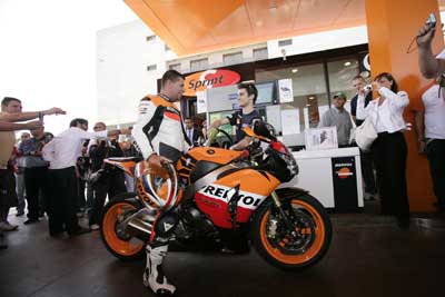 MotoGP – Bagno di folla per Dani Pedrosa alle Isole Canarie