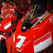 MotoGP – Valencia FP1 – La Ducati di Checa davanti a tutti