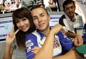 MotoGP – Jorge Lorenzo in visita alla ”Yamaha Motor Thailand factory”