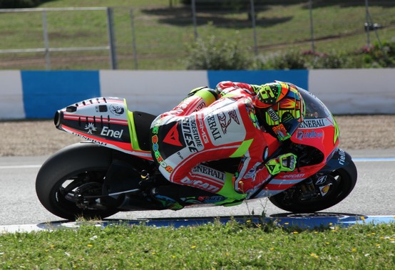 MotoGP: Rossi in sella alla Ducati GP12 tra le polemiche