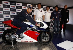 Moto3: Ecco la nuova Honda NSF250R 4 tempi