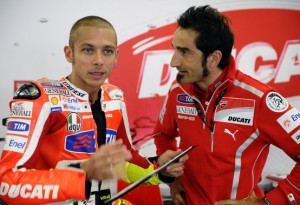 MotoGP Silverstone: Stoner, Lorenzo e Simoncelli sorpresi dalla debacle di Rossi