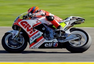 MotoGP: Valentino Rossi e Nicky Hayden elogiano Stefan Bradl