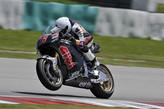 MotoGP: Test Sepang Day 1, Stefan Bradl prova un long run sul bagnato
