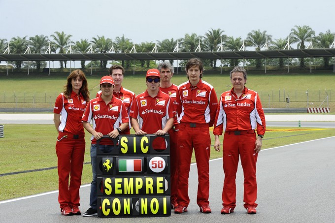 La Ferrari a Sepang ricorda Marco Simoncelli