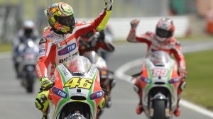 MotoGP: Lorenzo allunga in classifica, Ezpeleta cancella la regola dei rookie, Rossi-Ducati fine della storia?
