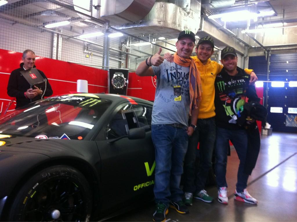 Valentino Rossi pronto per correre con la Ferrari 458 al Nurburgring