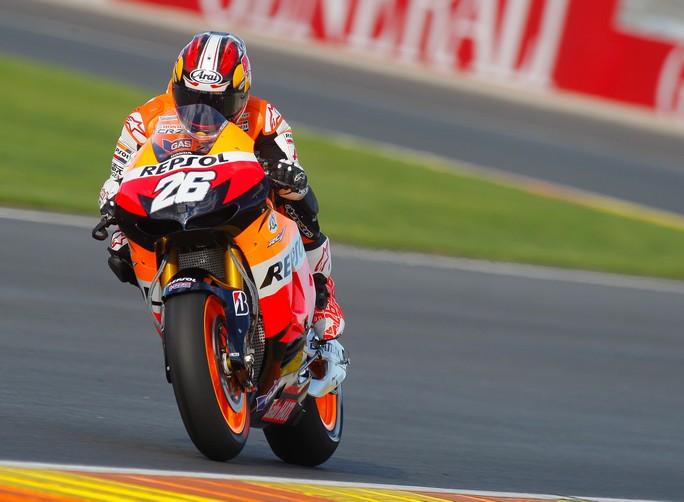 MotoGP Valencia: Vince Pedrosa, cade Lorenzo, Nakasuga e Stoner sul podio