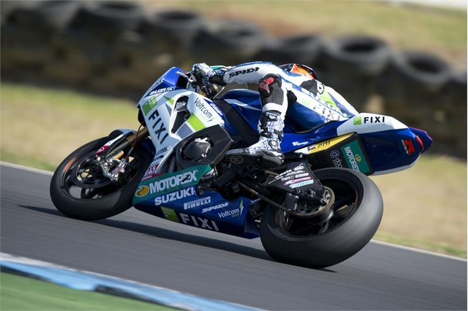 Superbike: Leon Camier è il più veloce dei primi test ufficiali a Phillip Island