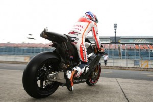 MotoGP: Casey Stoner in pista a Sugo per un test con la RCV1000R Production Racer