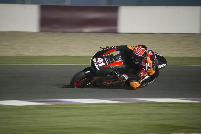 MotoGP Qatar, Prove Libere 1: Aleix Espargarò porta in vetta la Open, Rossi è settimo