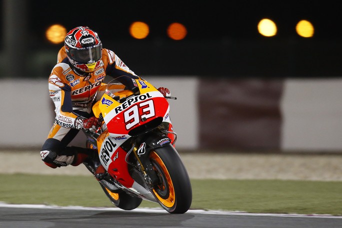 MotoGP Qatar: Uno strepitoso Marquez  batte Rossi, Lorenzo subito a terra
