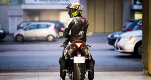 MotoGP: Valentino Rossi promuove i nuovi Battlax S20 EVO