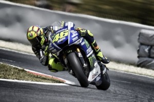MotoGP Test Yamaha: Rossi prova il motore del 2015, Lorenzo soddisfatto delle novità