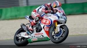 Superbike: Jonathan Rea trionfa sul bagnato in Gara 2 a Portimao