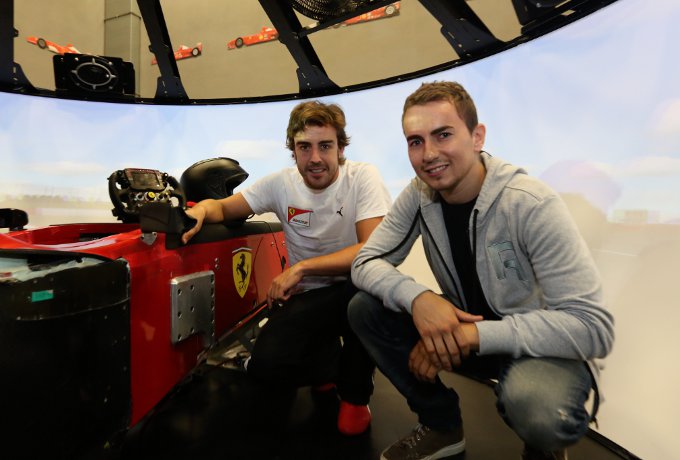 MotoGP: Jorge Lorenzo visita la Ferrari e su Rossi dice “Averlo in squadra è una sfida costante”