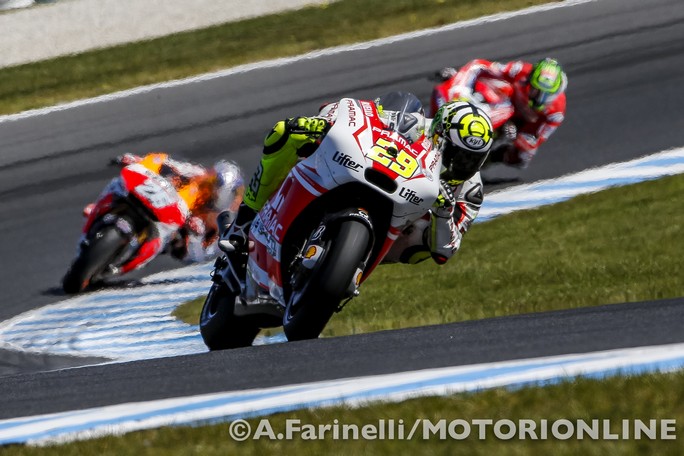 MotoGP Phillip Island, Prove Libere 4: Andrea Iannone porta la Ducati in vetta davanti a Marquez e Rossi