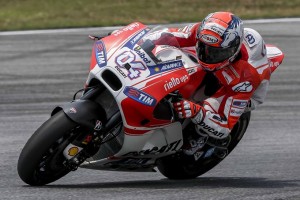MotoGp: Test Sepang 2 Day 1, è scesa in pista anche la nuova Ducati Desmosedici GP15