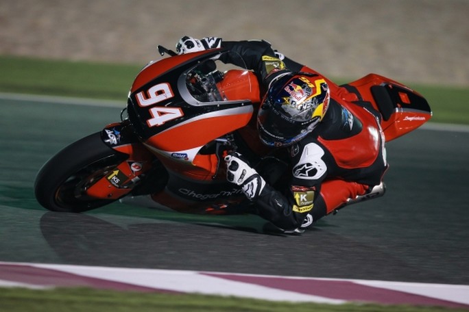 Moto2 Qatar: Folger vince una gara ad eliminazione, Lowes e Rabat a terra, Morbidelli chiude quinto