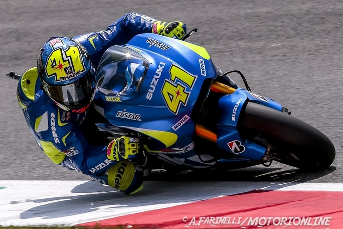 MotoGP Barcellona, Prove Libere 2: Aleix Espargarò porta in vetta la Suzuki, Rossi fuori dai dieci