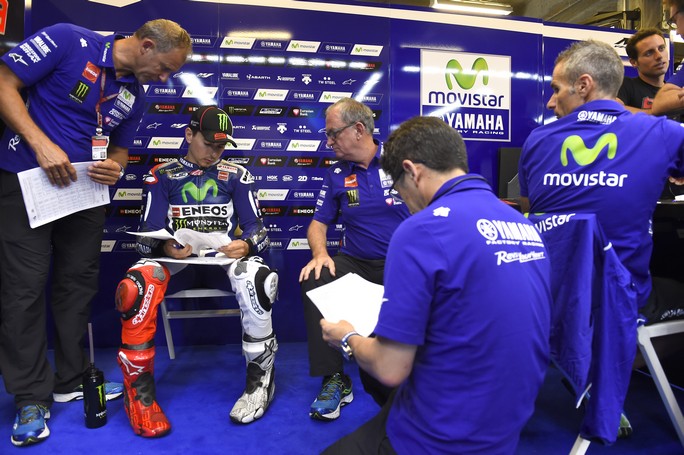 MotoGP: Lussazione alla spalla per Jorge Lorenzo