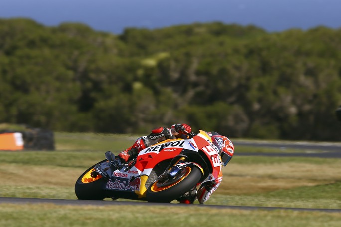 MotoGP Phillip Island: Strepitosa pole di Marquez, Iannone 2° davanti a Lorenzo, Rossi è 7°