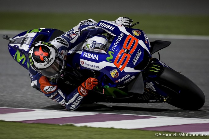 MotoGP Qatar: Uno strepitoso Lorenzo batte Dovizioso e Marquez, Rossi è quarto