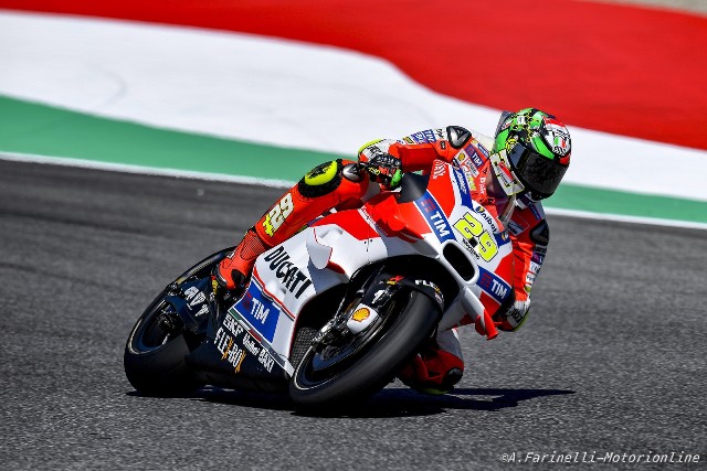 MotoGP: Parola a Lorenzo, Marquez ed il nostro Iannone