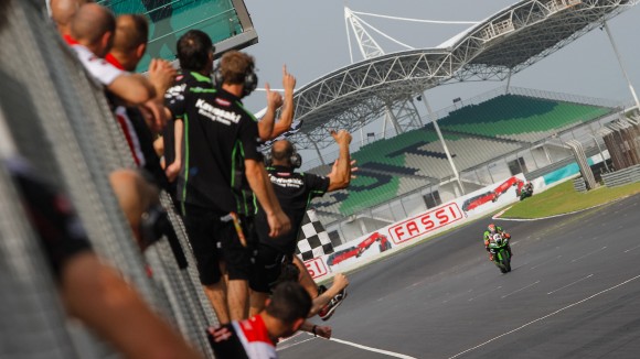 Superbike Malesia, Gara 1: Tom Sykes conquista un’autorevole vittoria