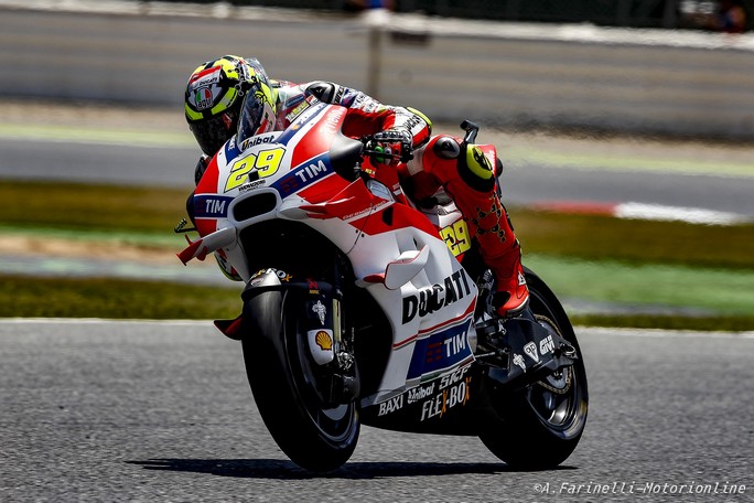 MotoGP Assen, Prove Libere 1: Doppietta Ducati con Iannone e Dovizioso, Rossi è settimo