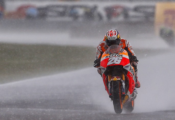 MotoGP Sachsenring, Warm Up: Pedrosa il più veloce con le rain, Rossi è 7°, crisi nera per Lorenzo
