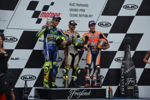 MotoGP Brno: Parola a Crutchlow, Rossi e Marquez al termine di una gara pazza