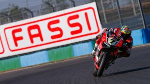 Superbike Magny-Cours, FP1: Chaz Davies impone il suo ritmo