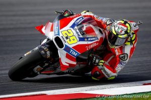 MotoGP Silverstone, FP2: Iannone porta la Ducati al Top, Rossi è sesto