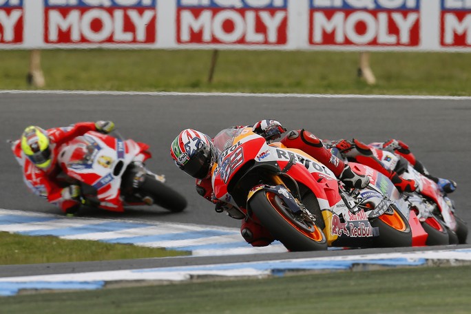 MotoGP Philip Island: Nicky Hayden tirato a terra da Miller