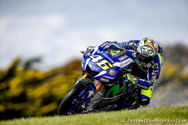 MotoGP Phillip Island: Parola a Crutchlow, Rossi e Vinales