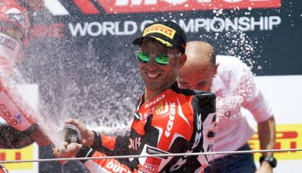 Superbike, Pirelli Riviera di Rimini Round, Gara 2: Melandri conquista la vittoria per Ducati
