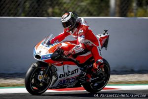 MotoGP Barcellona: Lorenzo, “Marquez è entrato forte e ho dovuto alzare la moto”