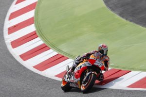 MotoGP Barcellona: Pedrosa in pole, Lorenzo e Petrucci in prima fila