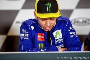 Incidente Valentino Rossi: Parla il chirurgo, “40 giorni di riposo, 4-5 mesi per consolidarsi”