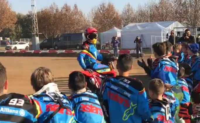 MotoGP: Marc Marquez si diverte e “rischia” allo Junior Camp kids