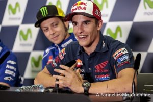 MotoGP | Rossi a Marquez: “Ma cosa vuoi paragonare me a te? Io ne ho buttati fuori quattro in 20 anni”